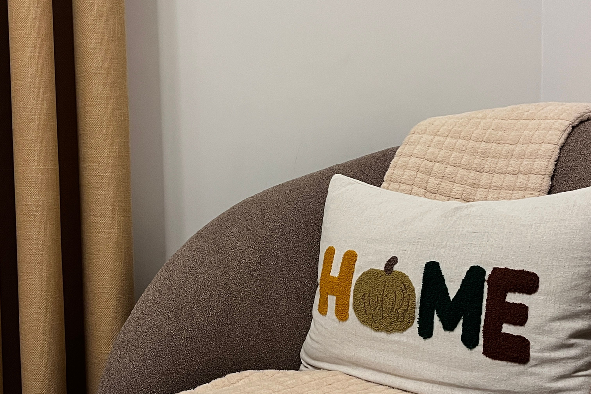 Cozy Fall Living Room Layers: Lighting, Textiles and Warm Neutrals